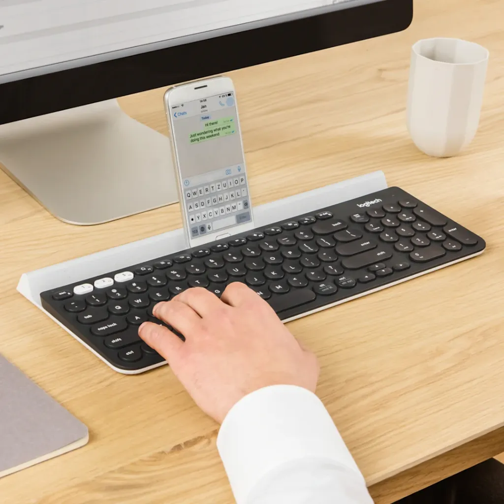 k780-wireless-keyboard-white-speckled-gallery-lifestyle2.webp